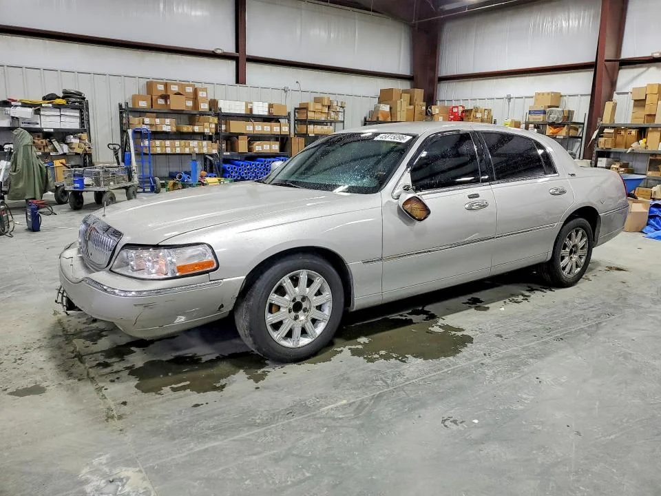 2010 Lincoln Town Car