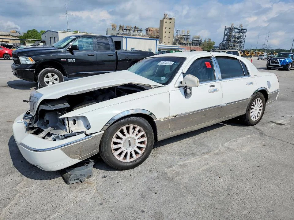 2004 Lincoln Town Car
