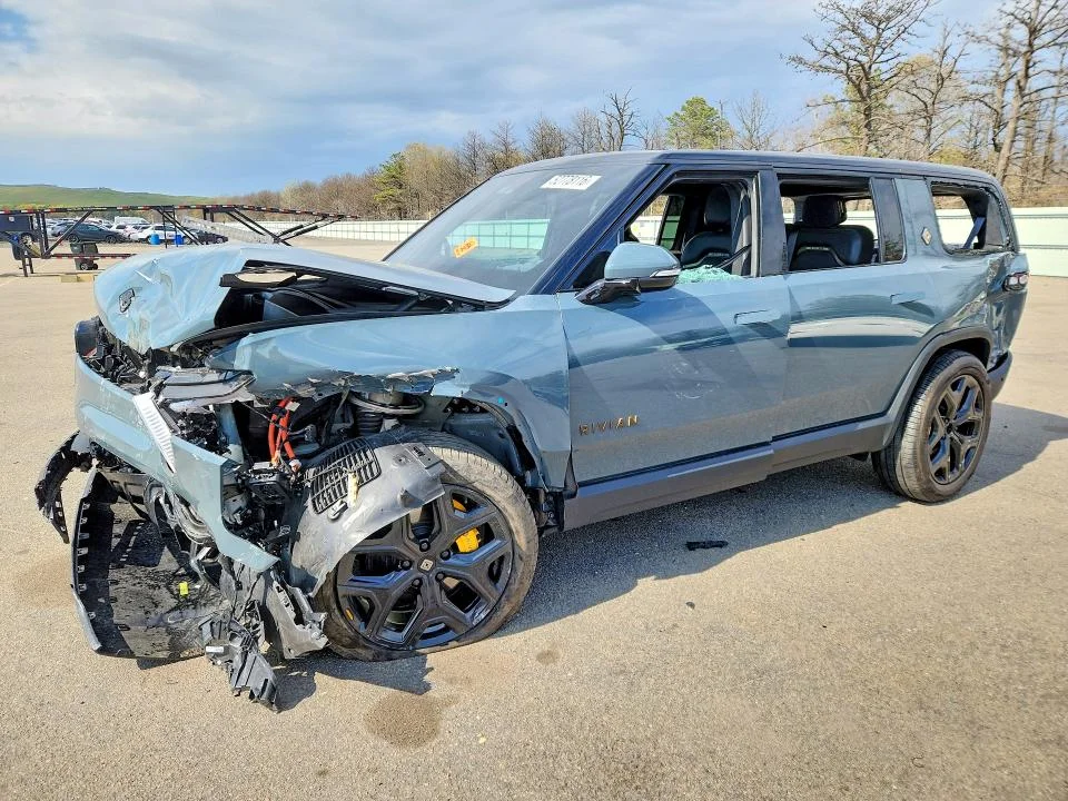 2025 Rivian R1S