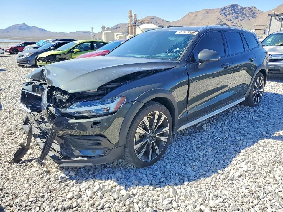 2022 Volvo V60 Cross Country