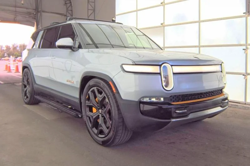 2023 Rivian R1S