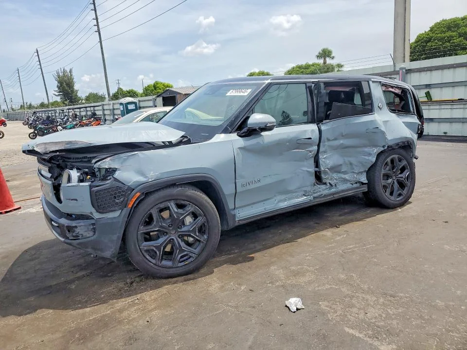 2025 Rivian R1S