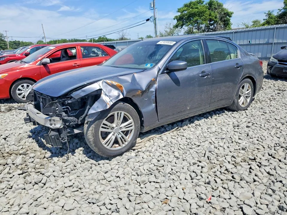 2015 Infiniti Q40