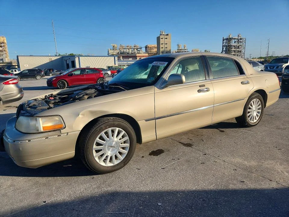 2004 Lincoln Town Car