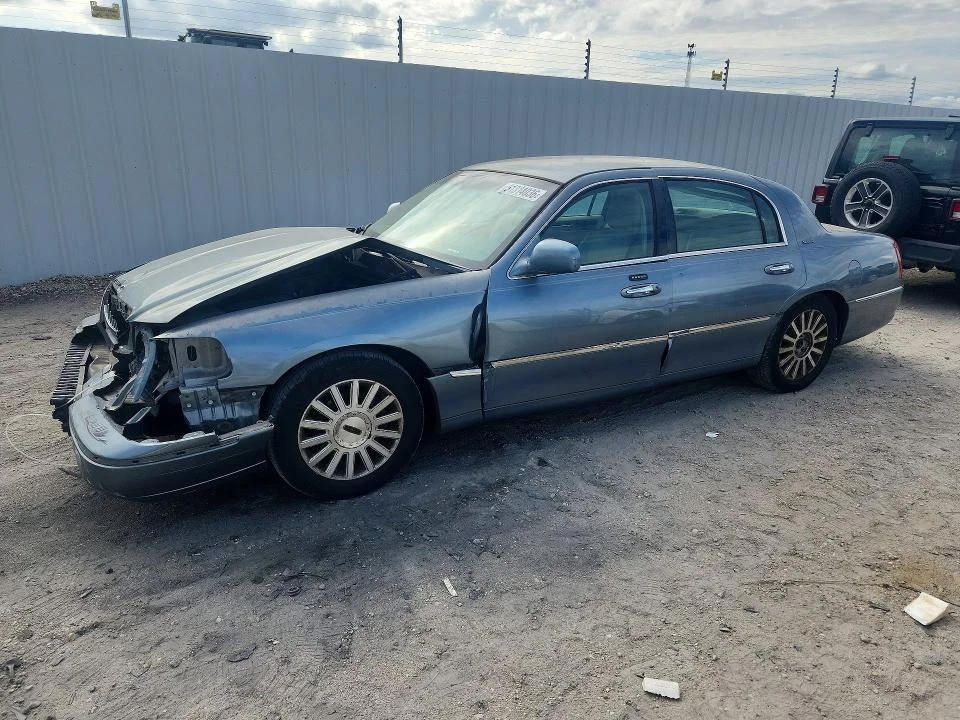 2004 Lincoln Town Car