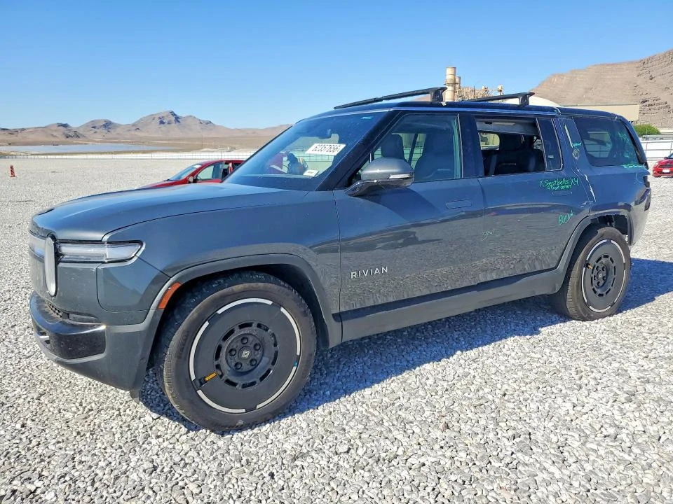 2025 Rivian R1S