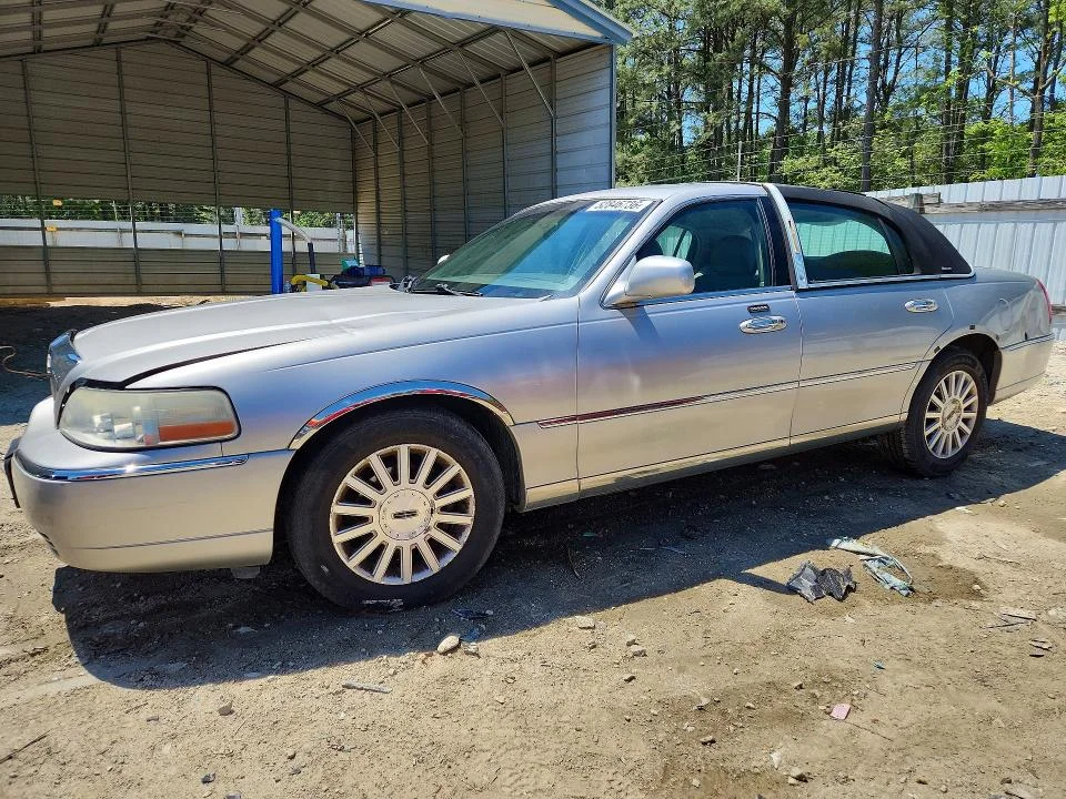 2004 Lincoln Town Car