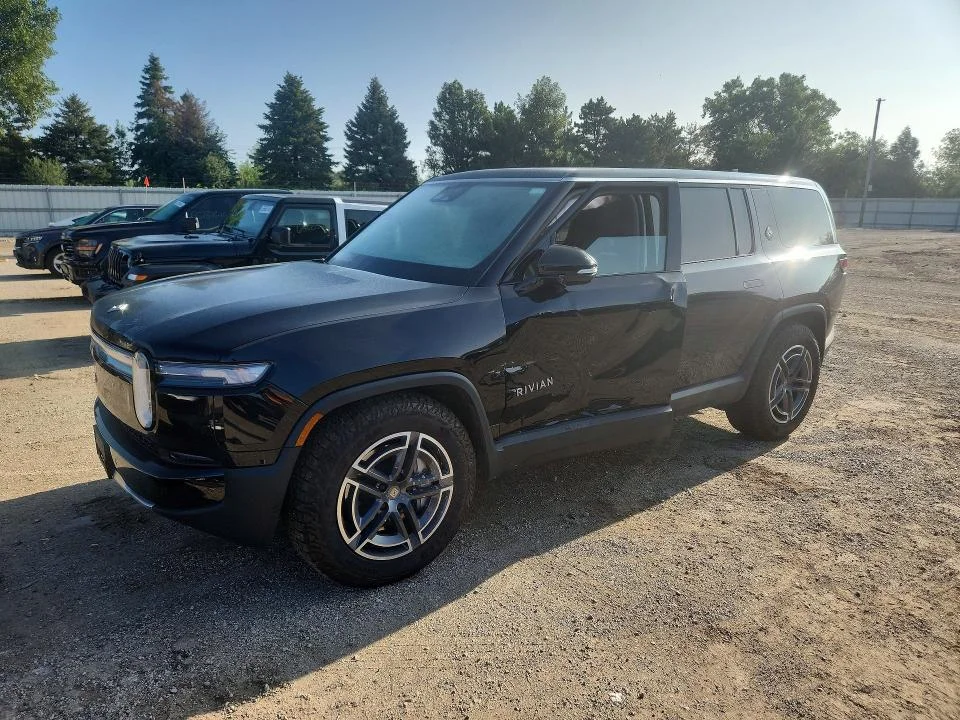 2025 Rivian R1S