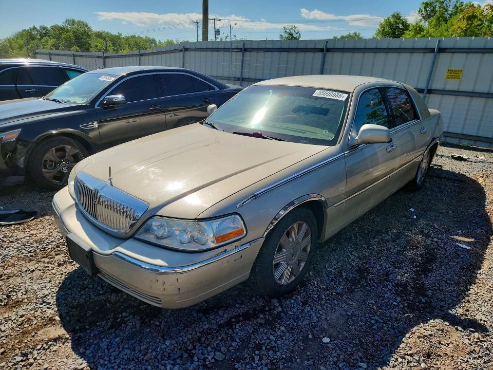 2005 Lincoln Town Car