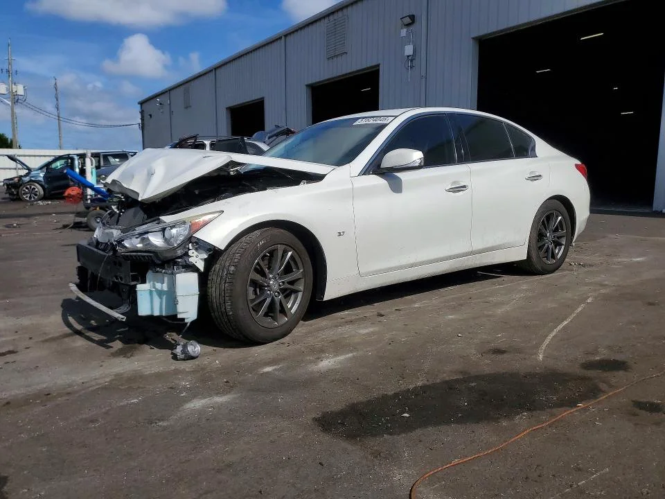 2015 Infiniti Q50