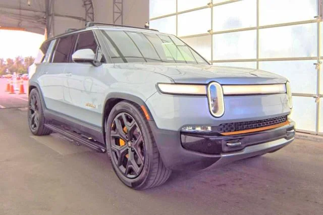 2023 Rivian R1S