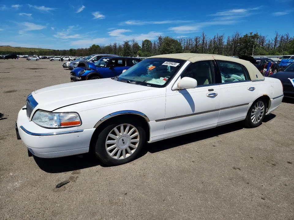 2005 Lincoln Town Car