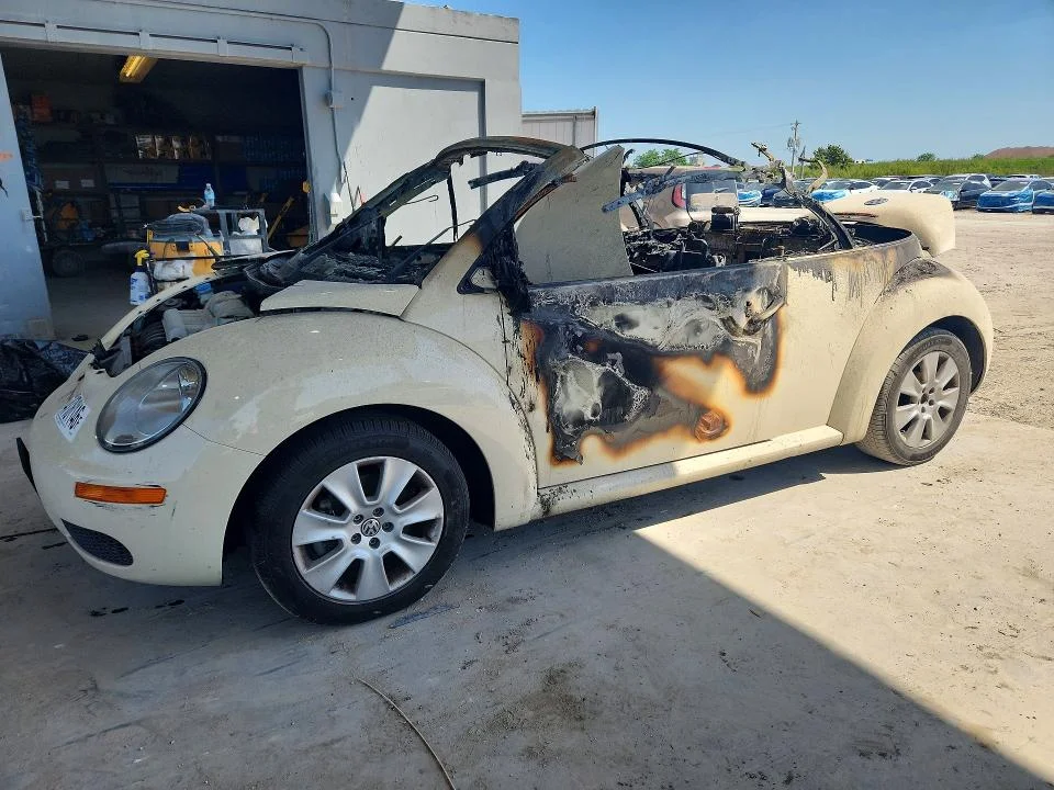 2010 Volkswagen New Beetle