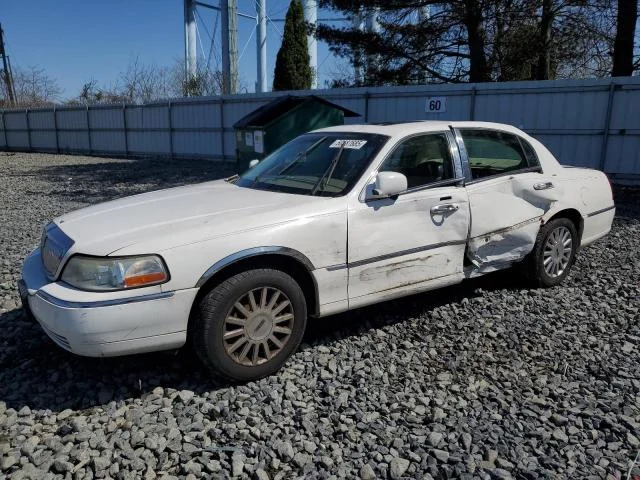 2003 Lincoln Town Car