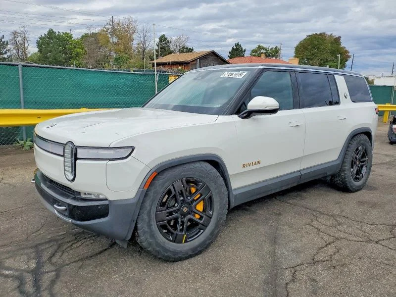 2023 Rivian R1S