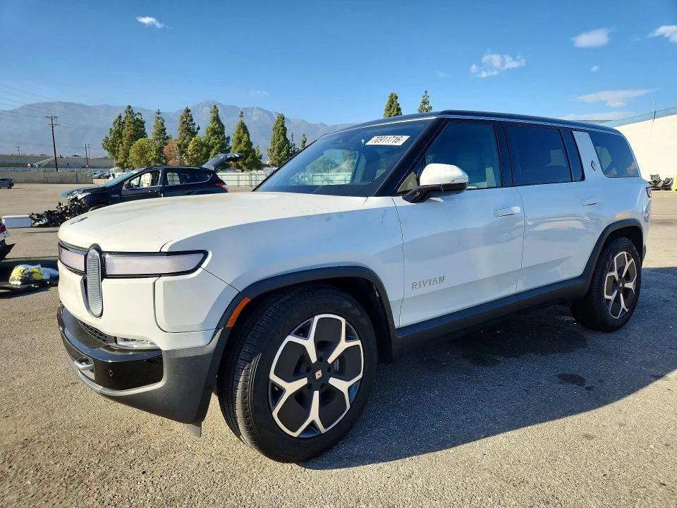 2024 Rivian R1S