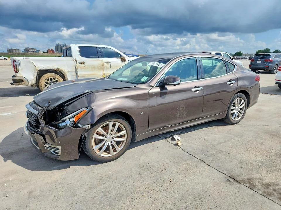 2017 Infiniti Q70