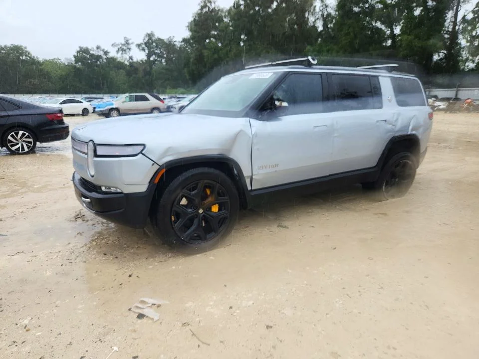 2023 Rivian R1S