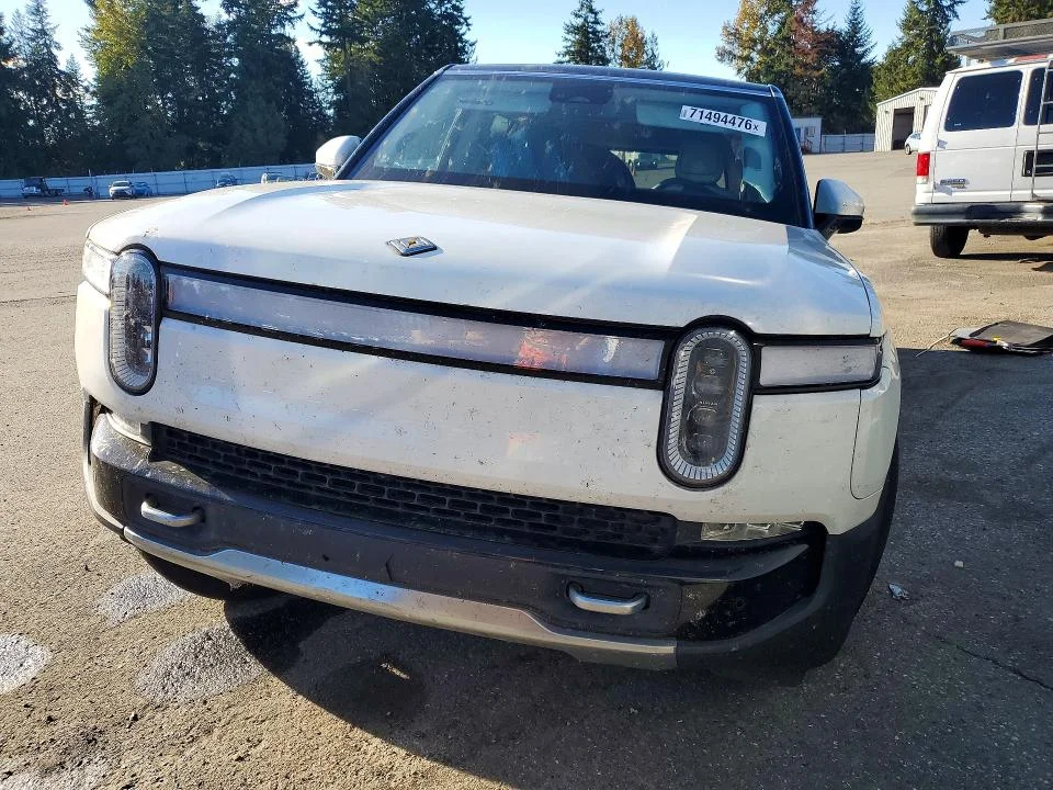 2024 Rivian R1S