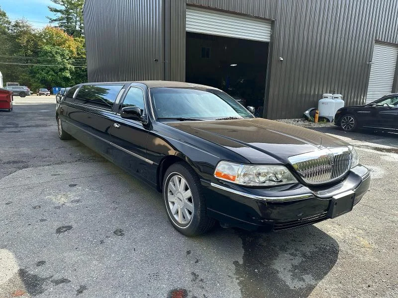 2005 Lincoln Town Car