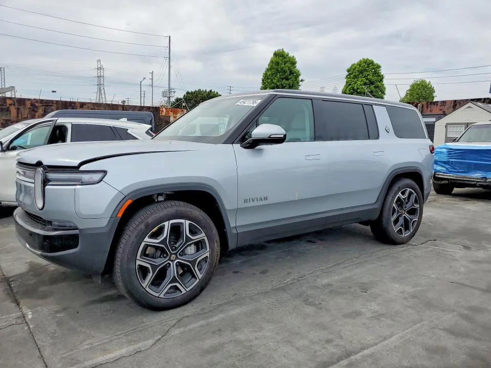 2025 Rivian R1S
