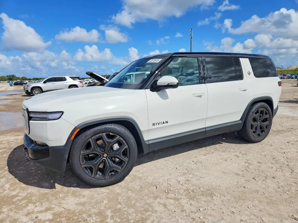 2025 Rivian R1S